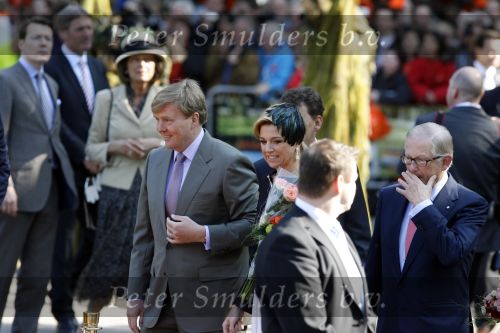 Apeldoorn 30 april 2009
Koninginnedag 2009 in apeldoorn met Koningin Beatrix Pieter v Vollenhoven Prinses Margriet Maxima Prins Willem Alexander Prins Constantijn Prinses Laurentien Prinses Mabel Prins Friso Prins Maurits Prinses Marilene Prins Pieter Christiaan Prinses Anita Prins Floris een zwangere Prinses Aimee en Prinses Annette. s middags probeerde een dwaas een aanslag te plegen op de koninklijke familie waarbij meerdere doden vielen.
Peter Smulders bv