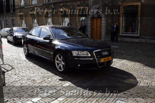 Den Haag 25 juni 2007
Maxima op het binnenhof bij task force. Maxima in audi a8 W12 verlengd