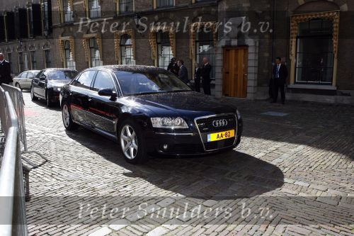 Den Haag 25 juni 2007
Maxima op het binnenhof bij task force. Maxima in audi a8 W12 verlengd