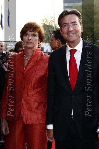 Utrecht 28 april 2009
Pieter v Vollenhoven viert zijn 70e verjaardag in het Beatrix theater in Utrecht. Maxime Verhagen met zijn vrouw
Peter Smulders bv