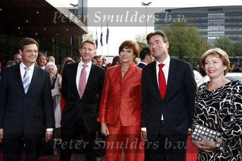 Utrecht 28 april 2009
Pieter v Vollenhoven viert zijn 70e verjaardag in het Beatrix theater in Utrecht. Jan Peter Balkenende Guusje Ter Horst Maxim Verhagen met vrouw en Jack de Vries
Peter Smulders bv