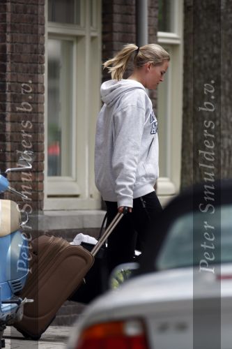 Amsterdam 20 juni 2008
Menno Kohler en zijn vriendin Florentien zijn aan het verhuizen. 
Hun relatie is na 3 jaar voorbij.