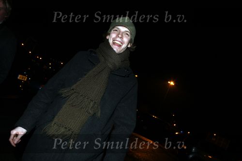 Rotterdam 29 februari 2008
Linda de Mol en 1eroen Rietbergen komen aan op vliegveld Zestienhoven na hun eerste liefdesvakantie in portugal. Buiten stormt/ waait het het. Menno Smit van Party
Peter Smulders bv