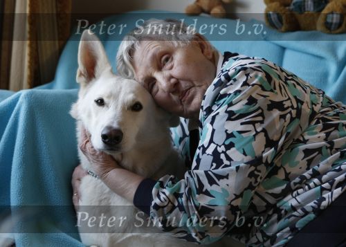 Linschoten, 20 Maart 2009
100 euro aktie.
Mevr. Ultee met haar man en hond
Foto Peter Smulders BV