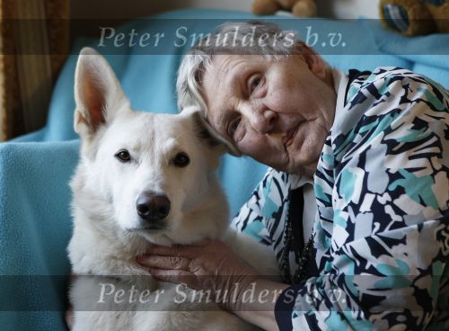 Linschoten, 20 Maart 2009
100 euro aktie.
Mevr. Ultee met haar man en hond
Foto Peter Smulders BV