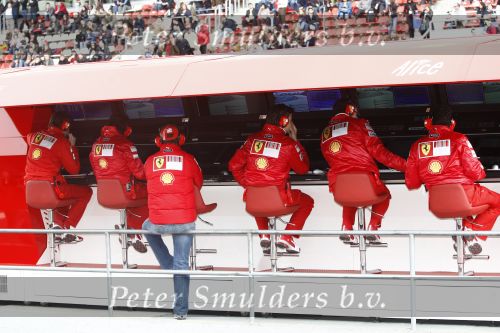 Barcelona 11 maart 2009
Michael Schumacher bij test van Ferrari formule 1 team.
Peter Smulders bv