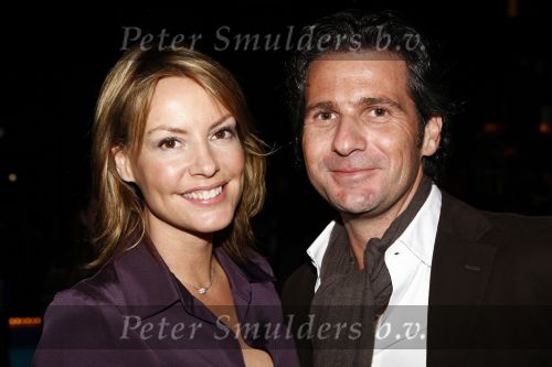 Amsterdam 28 januari 2008
Micky Hoogendijk met nieuwe vriend bij modeshow van Simone v Trojen tijdens amsterdam fashion week.