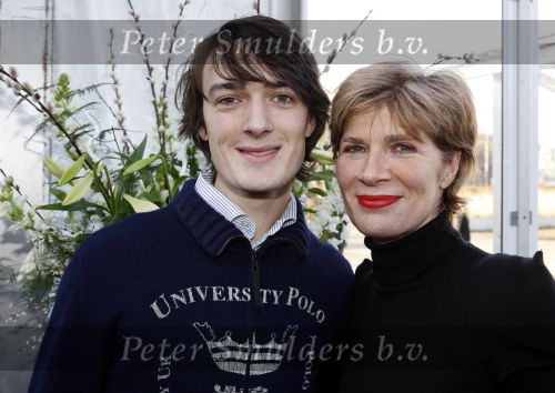 Amsterdam 31 januari 2009
Modeshow van Addy v d  Krommenacker op de amsterdam fashion week. Mieke v d Weij met  stief zoon???
Peter Smulders bv