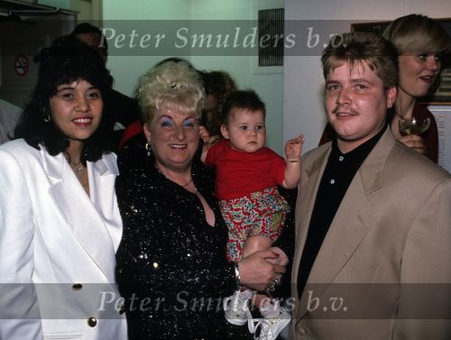 1992 Miep Brons met haar zoon en echtgenote en kleinkind