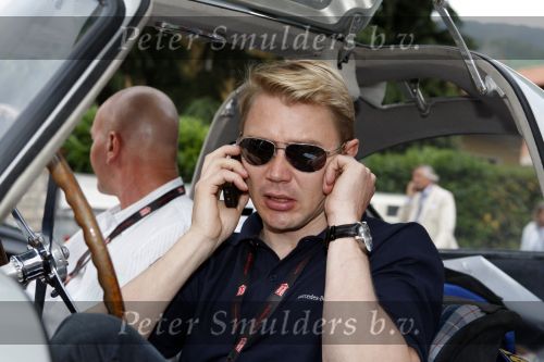 Brescia 15 mei 2008
Start van de Mille Miglia in Brescia. State of art rijdt met 2 porsches mee. 
Mika Hakkinen in een Merceders 300 SL