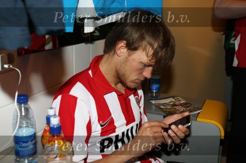 Arnhem, 20 April 2008 Kompetitiewedstrijd Vitesse-PSV, eindstand 0-1 Seizoen 2007/2008
PSV Landskampioen
Mika Vyrynen met zijn IPhone