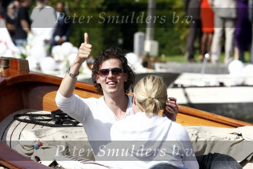 Leiden 23 augustus  2008
Mike Weerts in zijn sloep met vrienden.