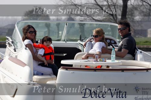 Nederhorst den Berg 13 april 2009
Milika Peterzon en Jurgen Smit met dochter en kleinkind op de boot aan het varen.
Peter Smulders bv