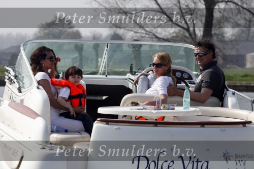 Nederhorst den Berg 13 april 2009
Milika Peterzon en Jurgen Smit met dochter en kleinkind op de boot aan het varen.
Peter Smulders bv