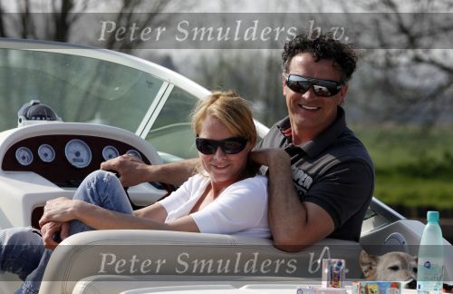 Nederhorst den Berg 13 april 2009
Milika Peterzon en Jurgen Smit met dochter en kleinkind op de boot aan het varen.
Peter Smulders bv
