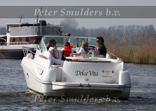 Nederhorst den Berg 13 april 2009
Milika Peterzon en Jurgen Smit met dochter en kleinkind op de boot aan het varen.
Peter Smulders bv