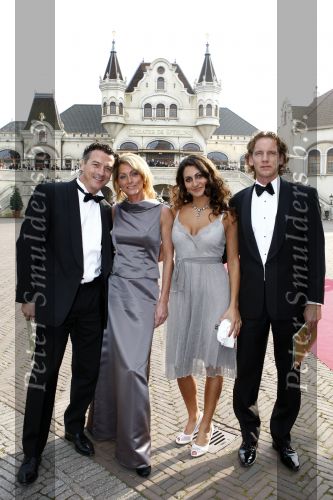 Kaatsheuvel 28 september 2008
Premiere Sound of Music in het eftleing theater. milika Peterzon met vriend Jurgen Smit en dochter met vriend
Peter Smulders bv