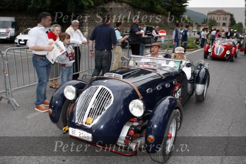 Brescia 15 mei 2008
Start van de Mille Miglia in Brescia. State of art rijdt met 2 porsches mee.
All Classic Cars