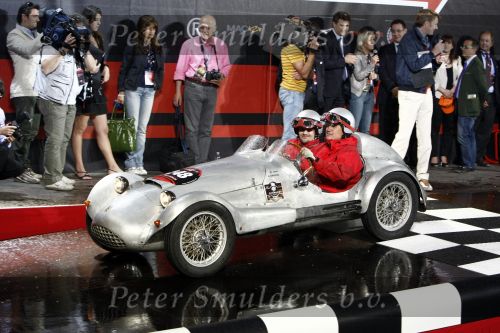 Brescia 15 mei 2008
Start van de Mille Miglia in Brescia. State of art rijdt met 2 porsches mee.
All Classic Cars
