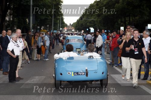Brescia 15 mei 2008
Start van de Mille Miglia in Brescia. State of art rijdt met 2 porsches mee.
All Classic Cars