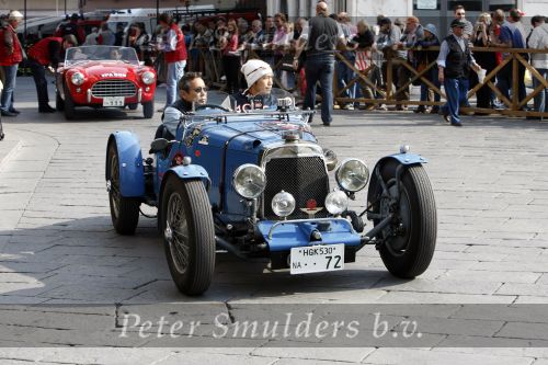 Brescia 15 mei 2008
Start van de Mille Miglia in Brescia. State of art rijdt met 2 porsches mee.
All Classic Cars