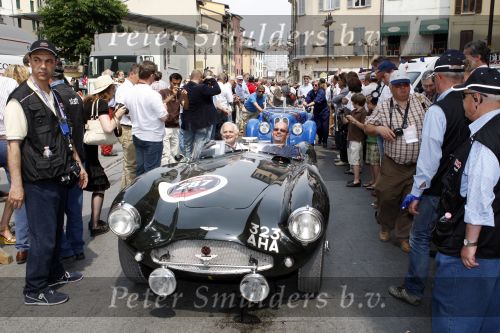 Brescia 15 mei 2008
Start van de Mille Miglia in Brescia. State of art rijdt met 2 porsches mee.
All Classic Cars