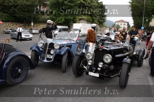 Brescia 15 mei 2008
Start van de Mille Miglia in Brescia. State of art rijdt met 2 porsches mee.
All Classic Cars