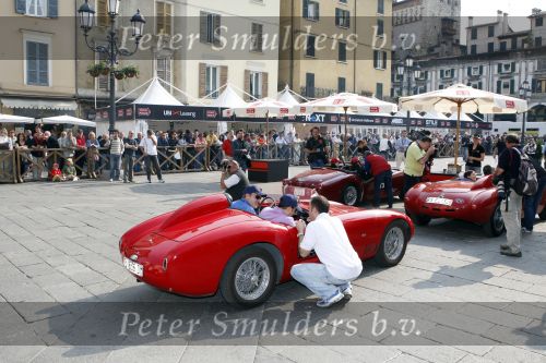 Brescia 15 mei 2008
Start van de Mille Miglia in Brescia. State of art rijdt met 2 porsches mee.
All Classic Cars