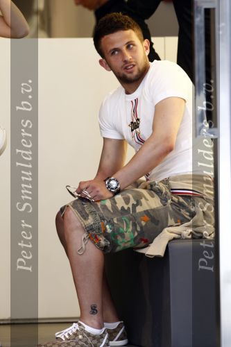 Amsterdam 20 april 2009
Miralem Sulejmani met zijn vriendin en een vriend aan het winkelen op de pc hooftstraat. Hij heeft meedere tatoo\'s
Peter Smulders bv