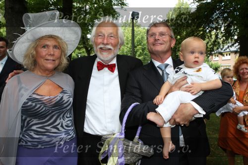 Nuenen, 9 Augustus 2008
Trouwen Tanja Jess en Charly Luske
Moeder en vader Charly Luske en vader Tanja Jess met zijn vrouw en hun jongste kleinkind