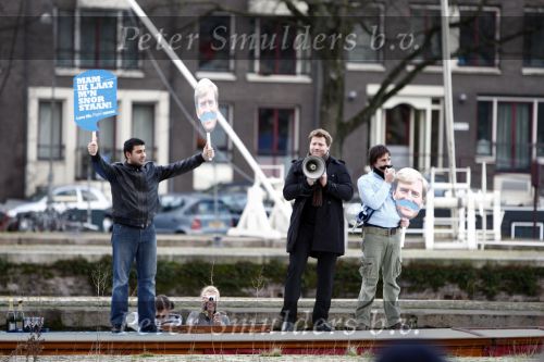 Amsterdam 1 februari 2008
Dennis v d Geest probeert aandacht te krijgen voor \