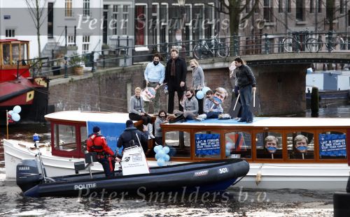 Amsterdam 1 februari 2008
Dennis v d Geest probeert aandacht te krijgen voor \