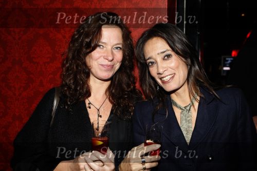 Blaricum 11 november 2007
Feestje bij red sun voor Orange Babies. Monique Kleeman met vriendin/vrouw