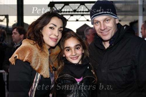 Amsterdam 14 april 2008
Premiere Dunya en Desie in de theaterfabriek. Monique Kleeman met man en dochter