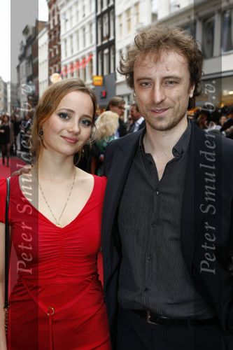 Amsterdam 16 april 2009
Premiere He \'s not just into you in Tuschinski. Monique v d Werff met haar nieuwe vriend
Peter Smulders bv