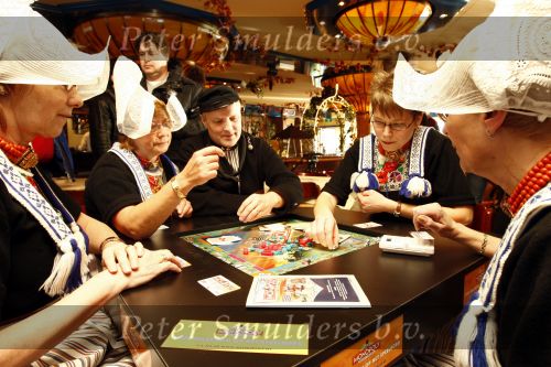 Volendam 22 januari 2008
Nick en Simon Jan Keizer en George Baker promoten dat de plaats volendam op een nieuw monopoly spel komt.