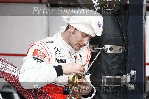 Barcelona 11 maart 2009
Test dag voor de formule 1 teams op het circuit van Barcelona. monteur Maclaren mercedes
Peter Smulders bv