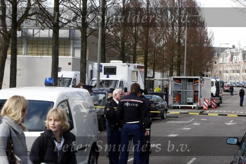Amsterdam 24 maart 2009
Een man van 69 jaar is tijdens de ppauze vermoord op de Montessori school in amsterdam zuid.De politie was in grote getale aanwezig.
Peter Smulders bv