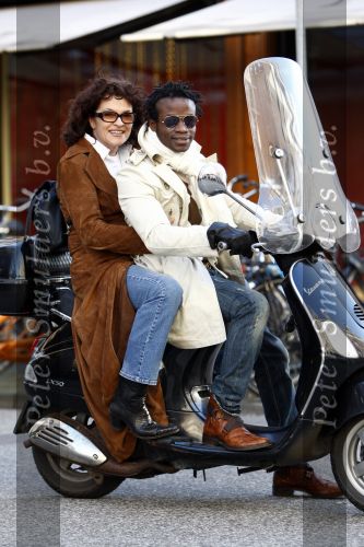 Amsterdam 12 februari 2008
Mylene de la Haye met Regilio Tuur op vespa scooter op de pc hooftstraat.
Peter Smulders bv