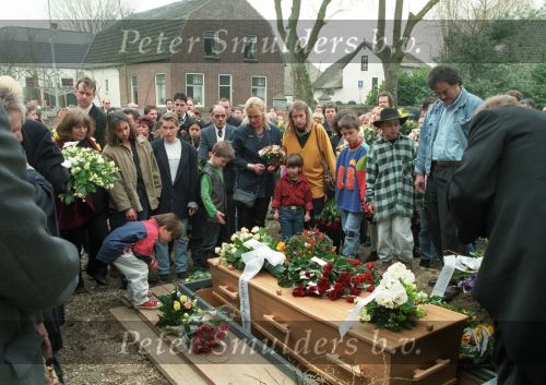 Rhenoy, 10 April 1996
Begrafenis van zangeres Nadieh