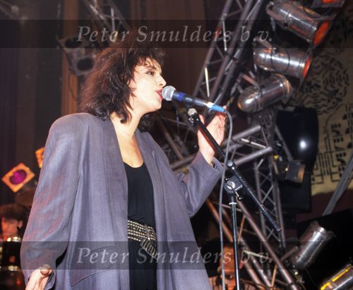 Amsterdam, 10 December 1991
Zangeres Nadieh tijdens een optreden