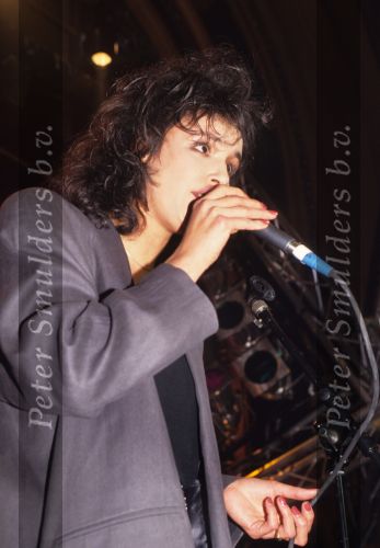 Amsterdam, 10 December 1991
Zangeres Nadieh tijdens een optreden