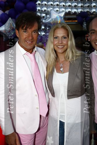 Amsterdam 27 april 2009
Feestje van Gerard Joling voor zijn 49e verjaardag bij cafe het Kalfje. Gerard Nance Coolen en vriend Pico
Peter Smulders bv