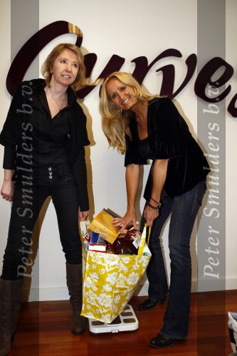 Hilversum 2 maart 2009
Natasja Froger brengt voedsel voor de voedselbank naar Curves in Hilversum.
Peter Smulders bv