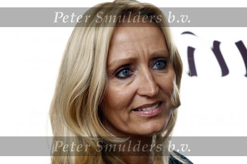 Hilversum 2 maart 2009
Natasja Froger brengt voedsel voor de voedselbank naar Curves in Hilversum.
Peter Smulders bv