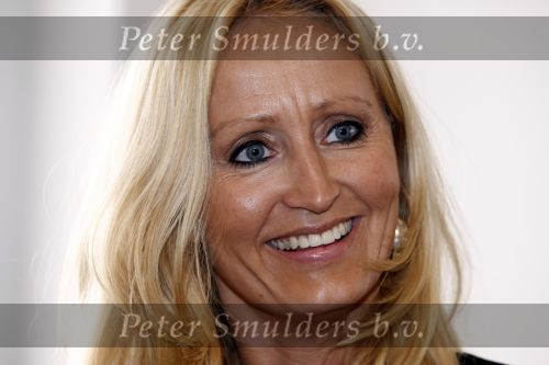 Hilversum 2 maart 2009
Natasja Froger brengt voedsel voor de voedselbank naar Curves in Hilversum.
Peter Smulders bv