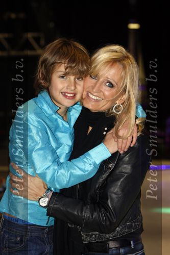 Hilversum 12 december 2007
Andre Hazes jr Didier Froger Christiaan Bauer Ghilaine Starreveld Nicky Vergeer en Sherilyn doen mee aan kinderen dansen op het ijs. Natasja en Didier Froger