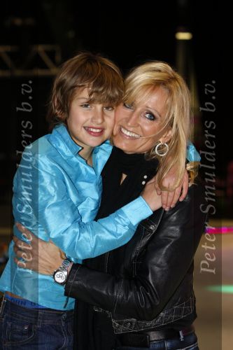 Hilversum 12 december 2007
Andre Hazes jr Didier Froger Christiaan Bauer Ghilaine Starreveld Nicky Vergeer en Sherilyn doen mee aan kinderen dansen op het ijs. Natasja en Didier Froger