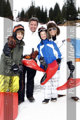 Lech 27 februari 2008
Rene en Natasja Froger aan het rodelen met Maxime en didier op wintersport vakantie.
Peter Smulders bv