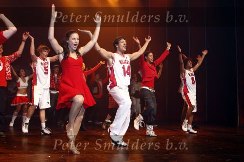 Tilburg 25 januari 2009
Premiere High school musical in de schouwburg van Tilburg met in de hoofdrollen Tommie Christiaan Nathalie v Gent Sarah Chronis Paul Boereboom Maickel Leijenhorst en Natalie la Rose.
Peter Smulders bv